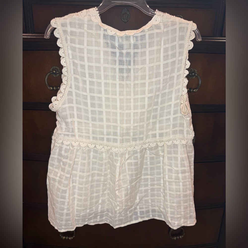 Max Studio Sleeveless Blouse - Picture 2 of 5